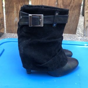 Heel covered above the ankle bootie